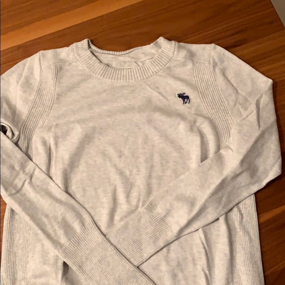 Light grey sweater
